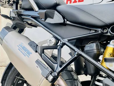 Peinture pièces alu sur moto BMW GS 1250 à Carnoux en provence  près de Cassis