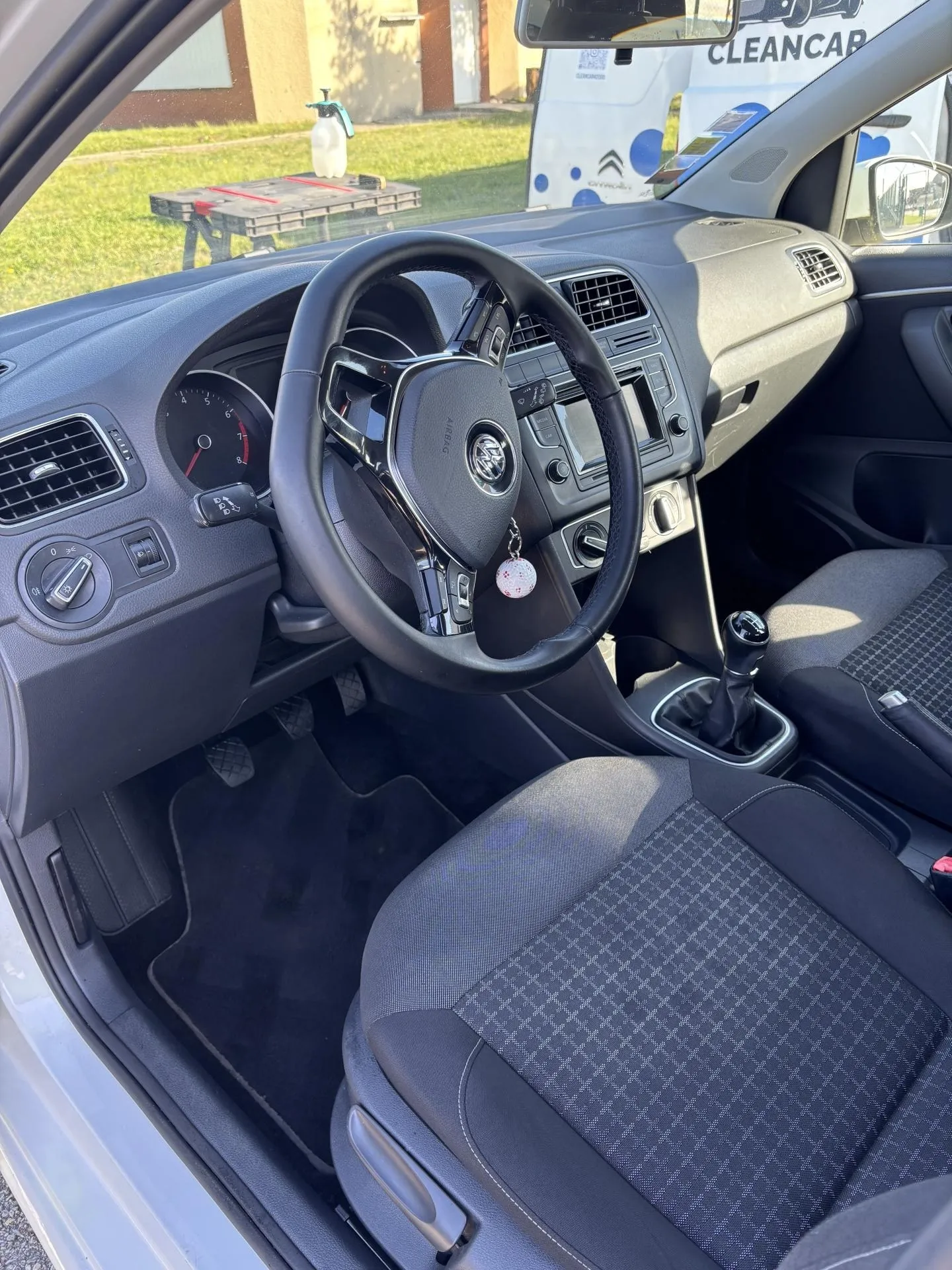 Volkswagen Golf 7 : Nettoyage professionnel intérieur à Montbrison