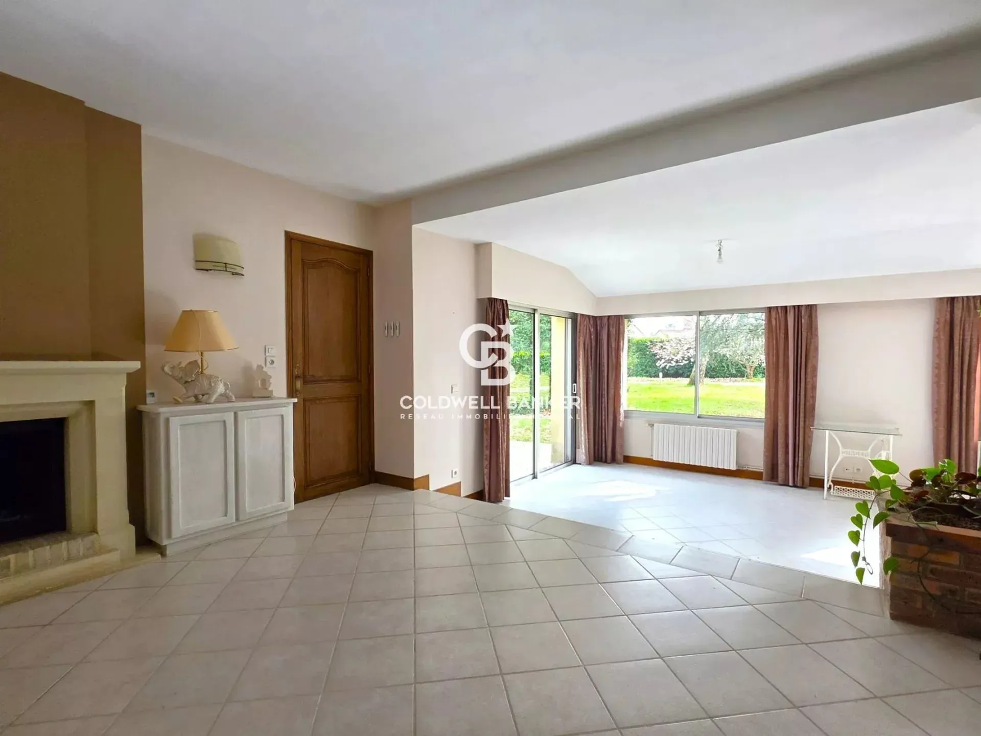 maison familiale avec piscine à vendre à Guécélard