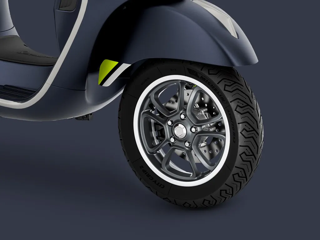 Vespa GTS 310 SuperTech : élégance moderne et technologie avancée chez Azur Motos à Sanary-sur-Mer