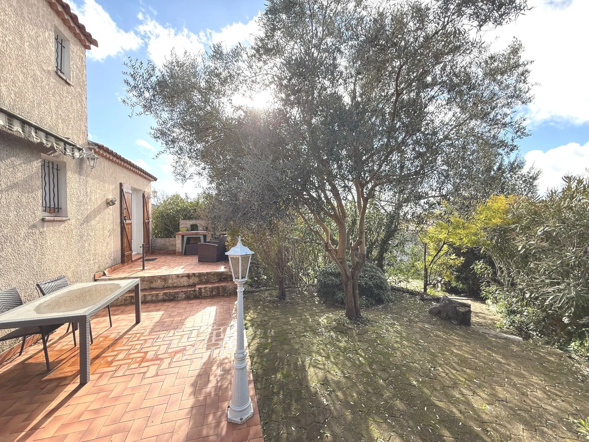 En vente maison T4 située dans un lotissement à Roquefort la Bédoule