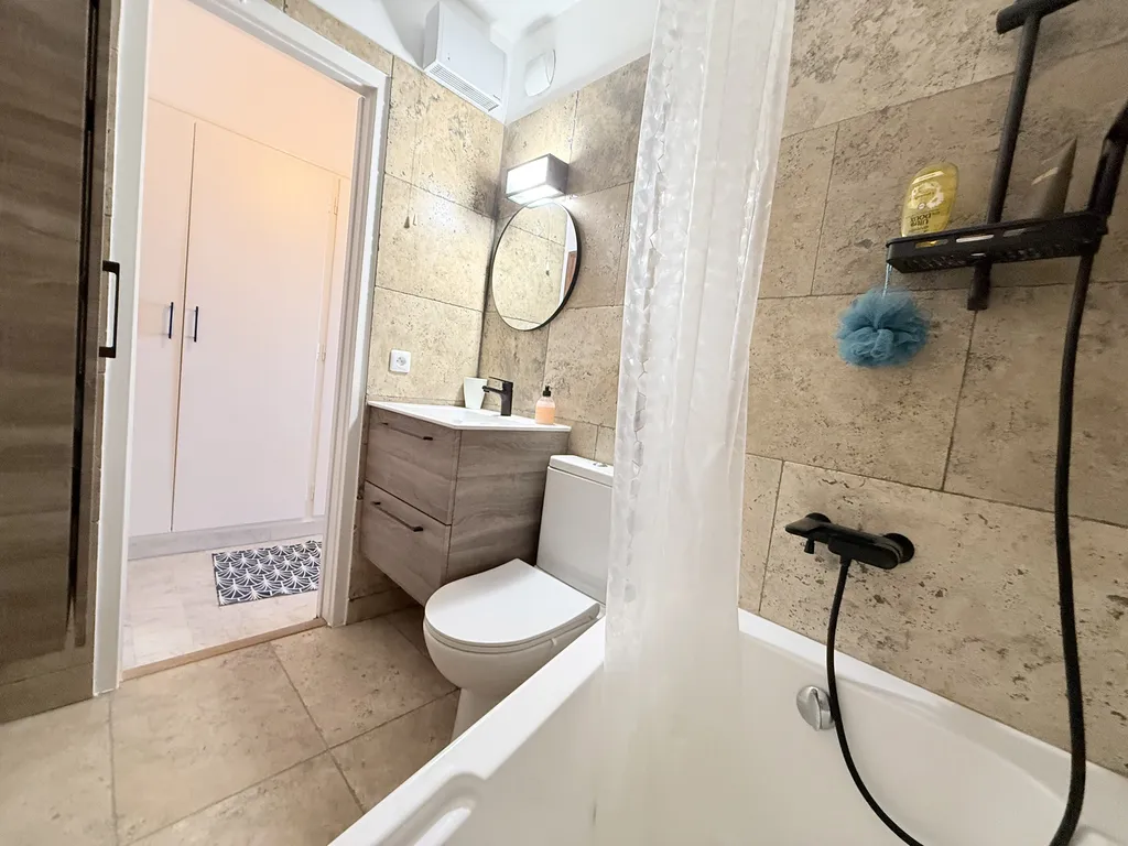 Studio avec balcon et vue mer à vendre à Six-Fours-les-Plages proche des plages centrales