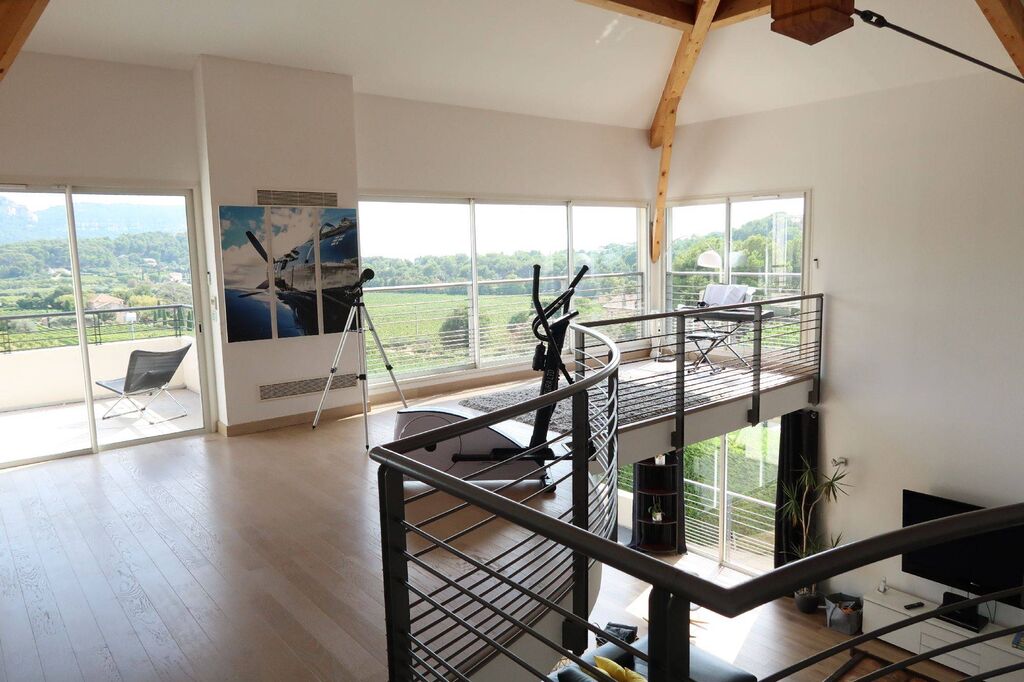 Cassis maison moderne à vendre