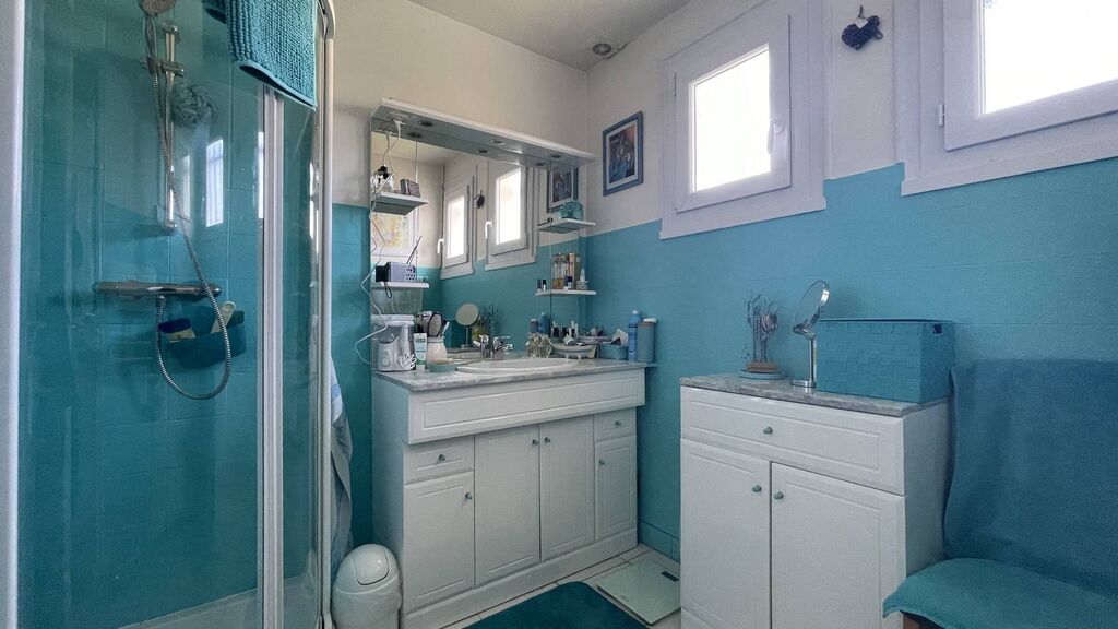 Seine-Maritime : Maison à vendre avec deux salles de bains : Confort assuré pour les familles nombreuses ou recomposées.