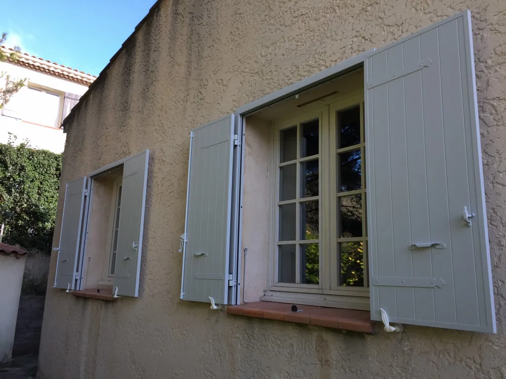 Volets battants trotter sur Martigues