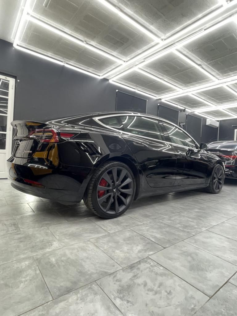 Polish Tesla 3 à Antibes