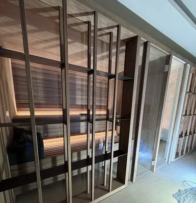 sauna et hammam luxueux , sur mesure avec marbre et bois naturel à sainte Maxime 