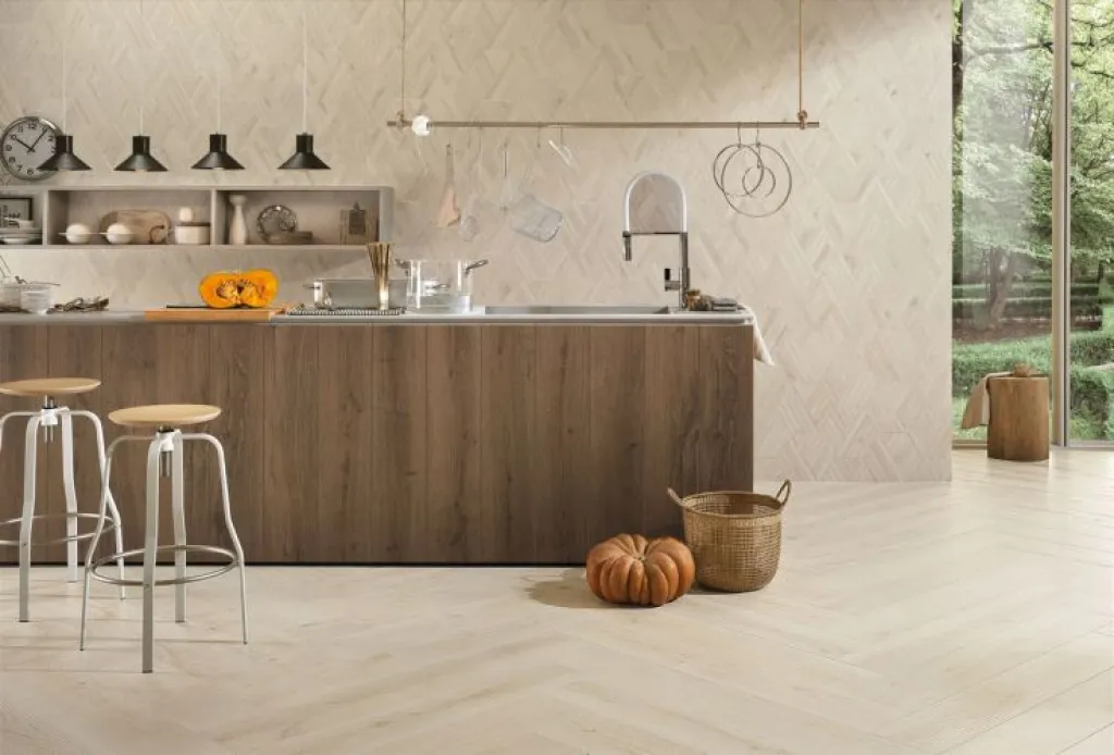 Les striures bois d’ALNUS créent une ambiance apaisante dans les salons contemporains à Dieppe.