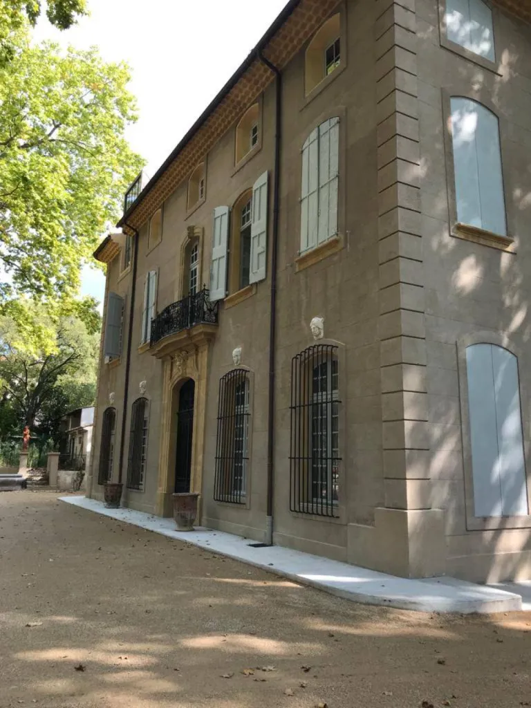 Façade et intérieur en badigeon de chaux Terre du Monde,