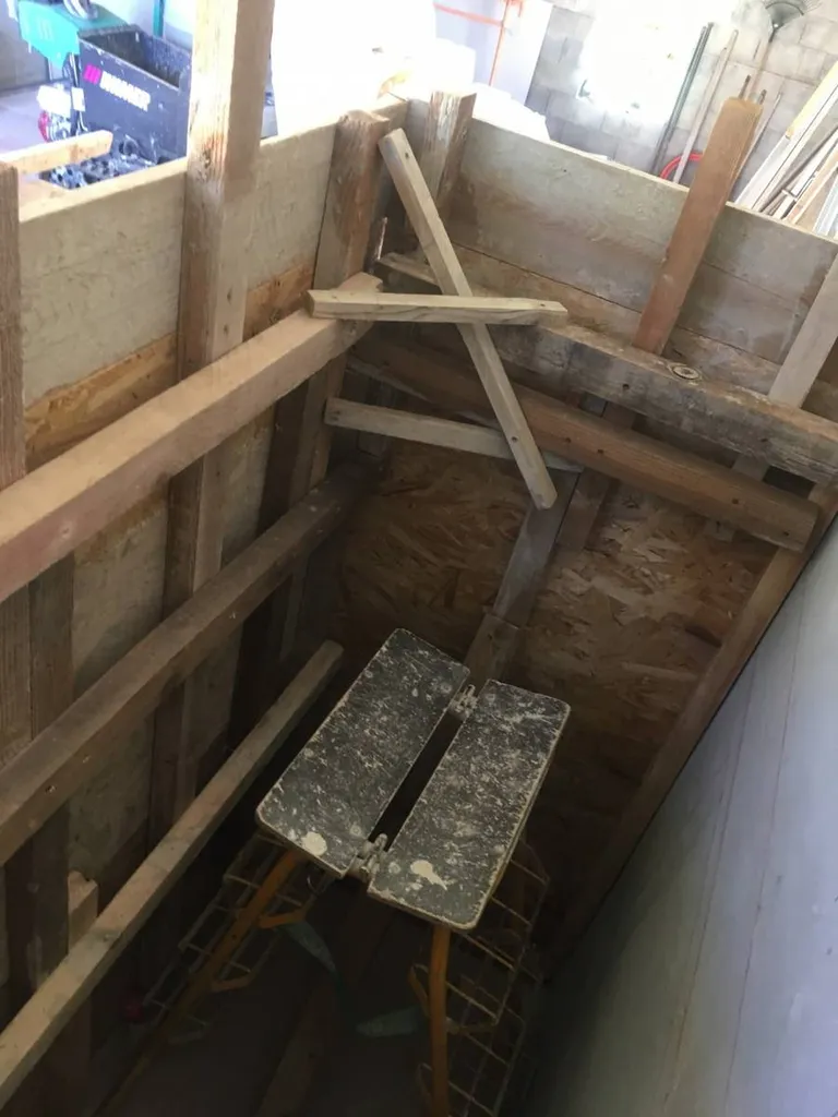 Réalisation d'une cheminée en béton dans une maison neuve à Salon de Provence - coffrage intérieur 