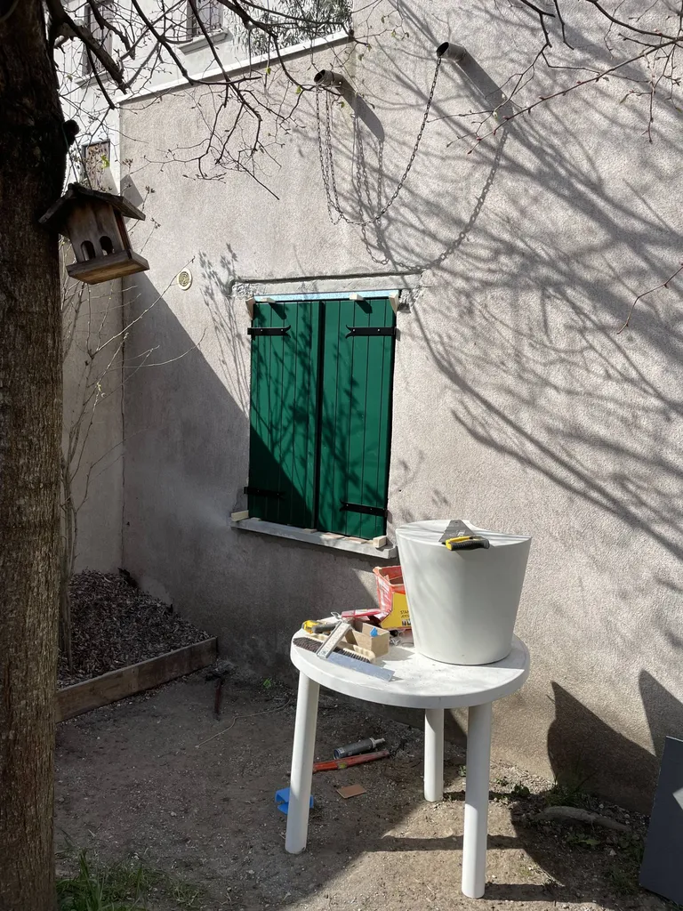 Rénovation énergétique avec isolation fibre de bois et fibre de verre sur murs et plafonds proche de Lyon