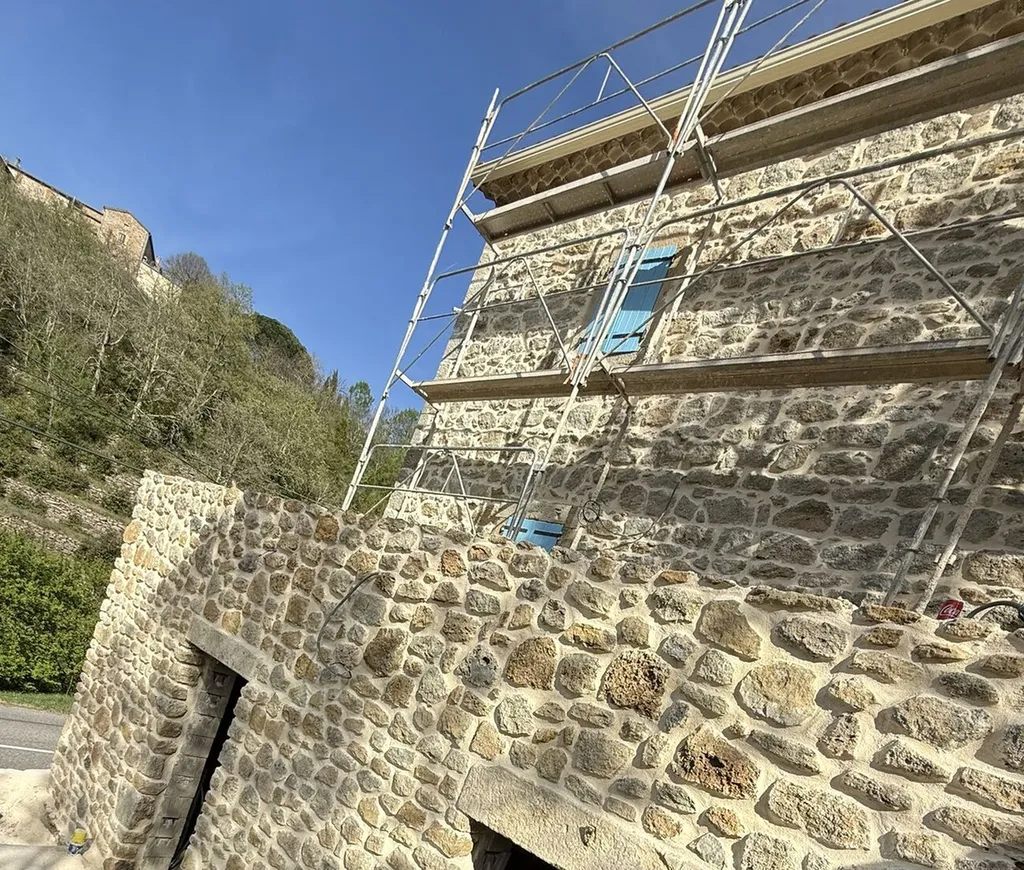 Façade et enduit imitation pierre dans les Bouches du Rhône et les Alpes de Haute Provence 13 04