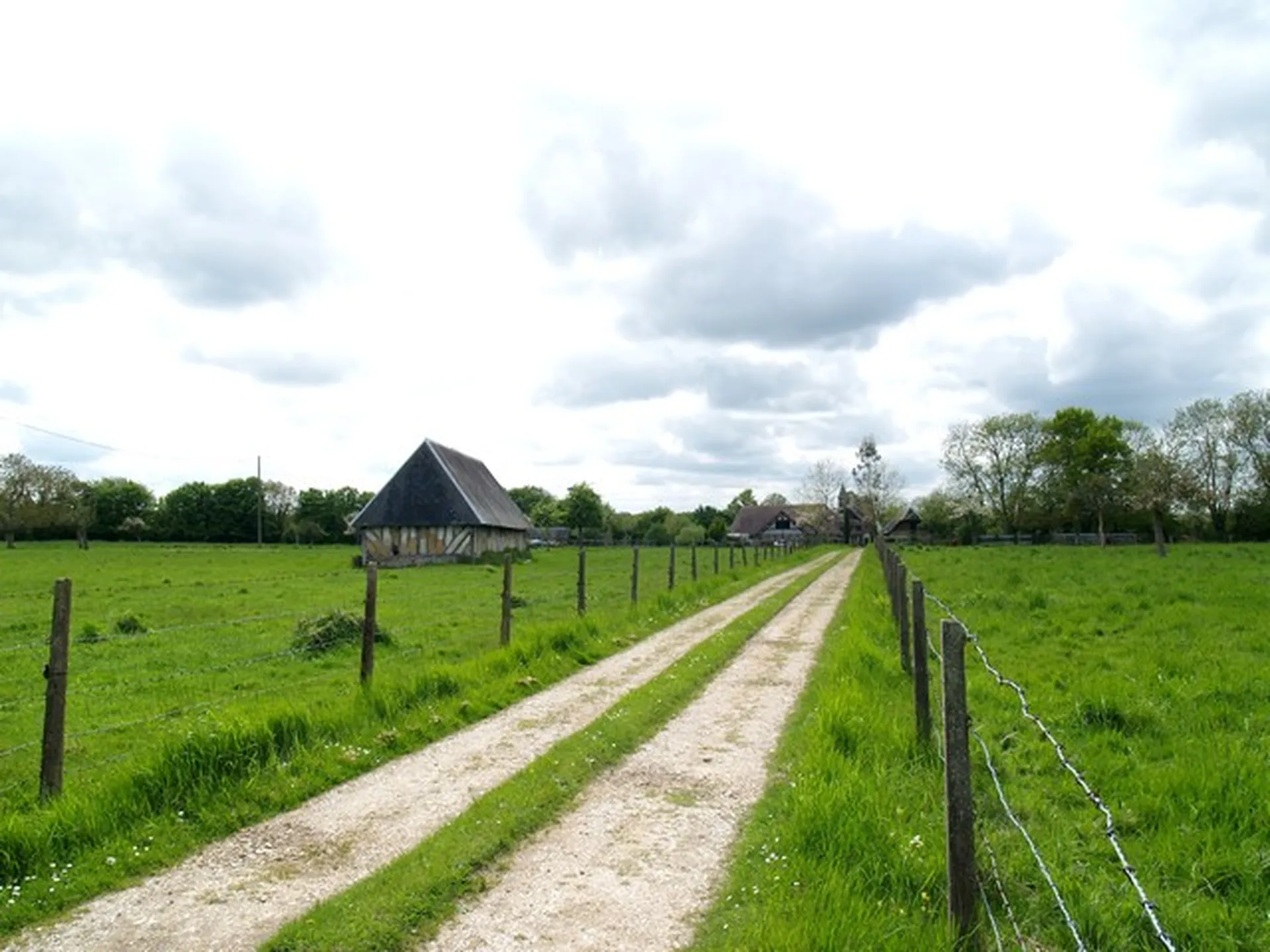 PROPRIETE EQUESTRE OU HERBAGERE proche de LISIEUX, Calvados 14