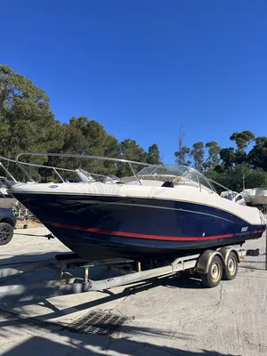 Toni Marine propose à la vente un Jeanneau Cap Camarat 755 d'occasion équipé d'un moteur Honda BF250 visible à La Londe les Maures près de Hyères