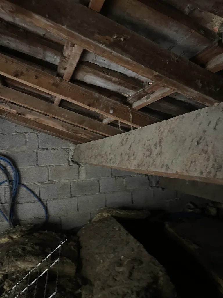 Protégez durablement la structure de votre maison.en traitant votre charpente par HCPR Comme notre cliente de Toulon dans le Var