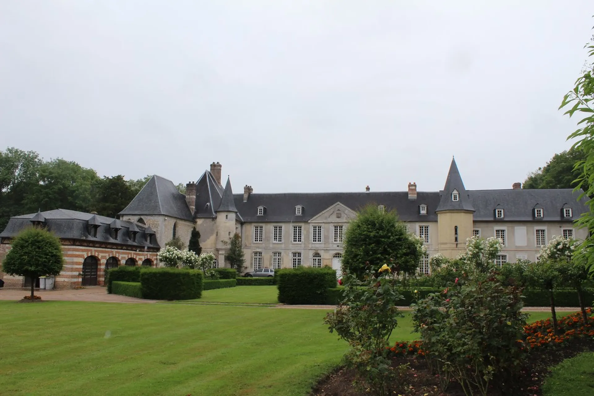En vente chateau avec chapelle du XIV ème siecle region Pont Audemer, Eure 27