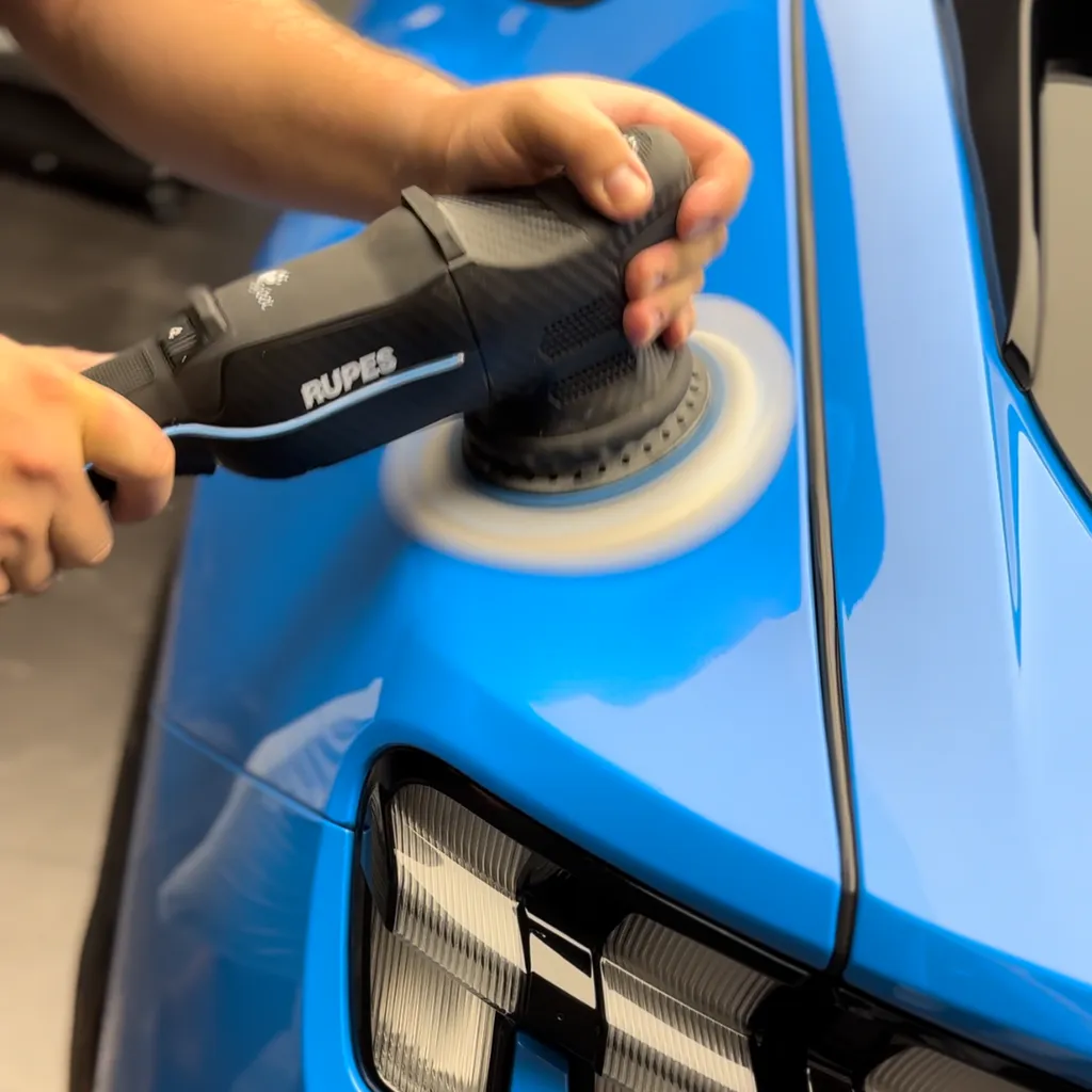 Lustrage d'un Ford Mustang Mach-E proche de Le Mans (72)