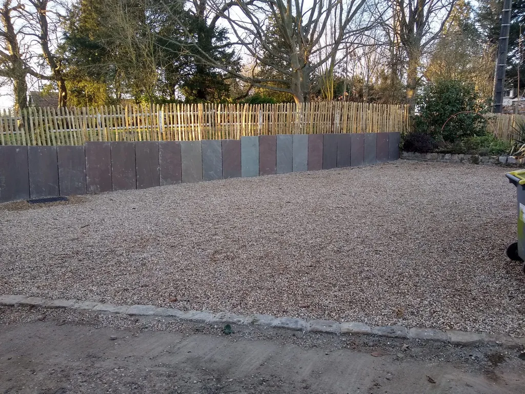 Création minérale complète au Havre (76600) : allée, parking, clôture et murs de soutènement