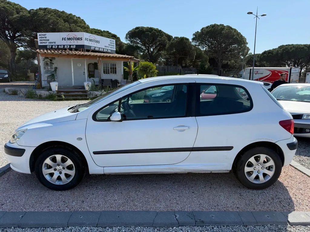 PEUGEOT 307 1.6L 16V 110CV essence 3 portes 