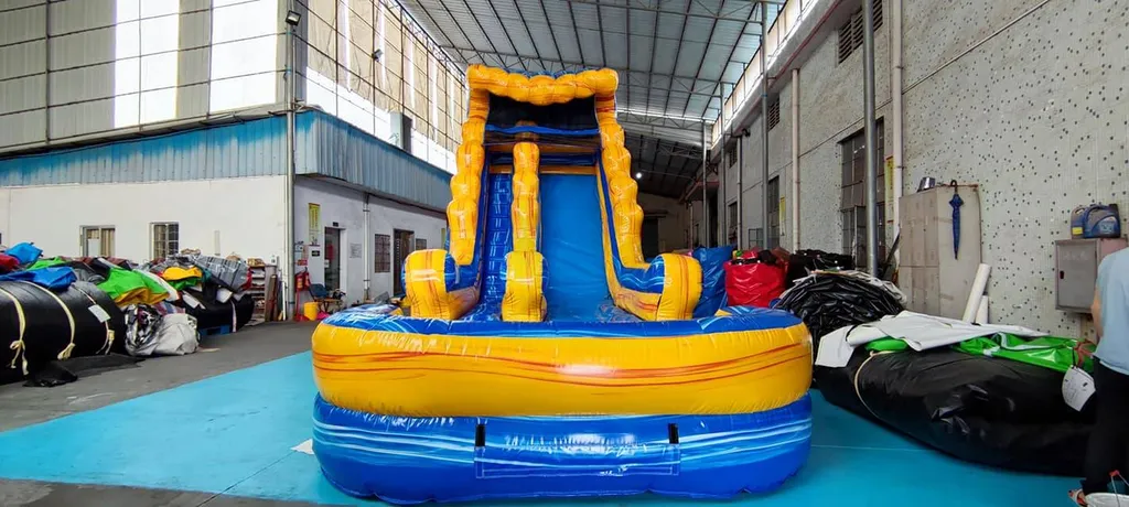 Jeux gonflables sécurisé et conforme Toboggan gonflable Aquatique en vente neuf à Paris et partout en France