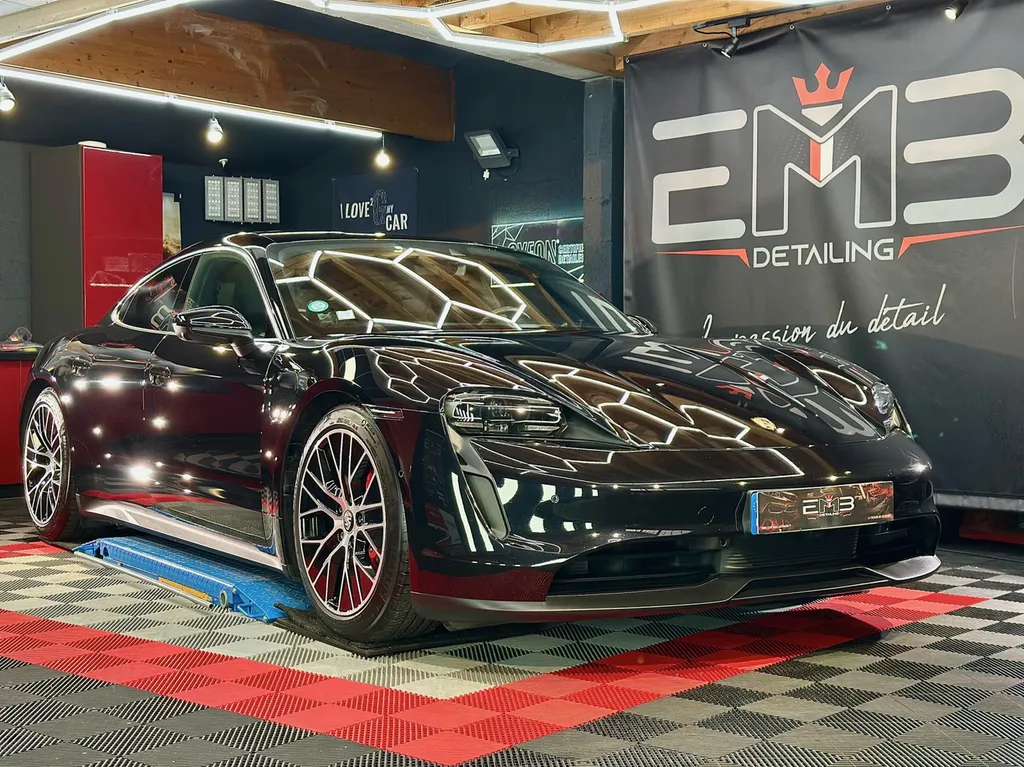 detailing lyon spécialiste Porsche Taycan