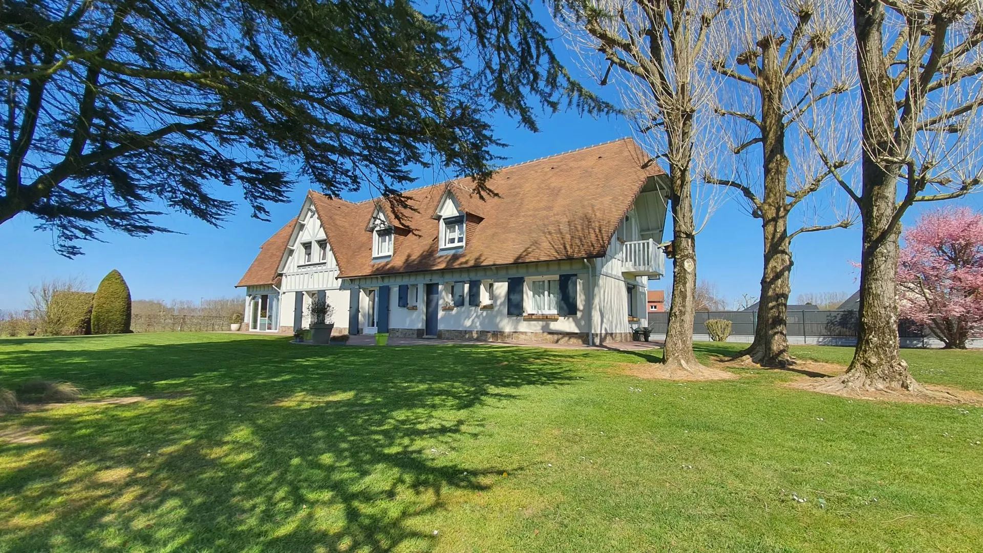 A vendre magnifique maison normande de 210 m² habitables, 5 chambres, à 5 minutes de la plage sur l'axe Dieppe 76200, Penly 76370 et Le Tréport 76470