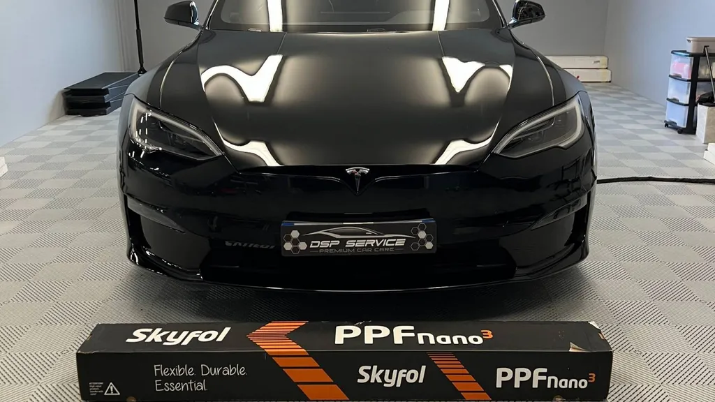 Pose d’un PPF Skyfol sur une Tesla Model S Plaid à Mulsanne 72