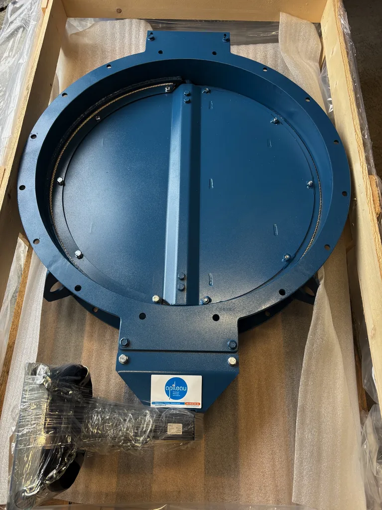 Accessoires aérauliques pour la régulation du flux d'air en entrée ou en sortie de ventilateur, motorisé ou manuel