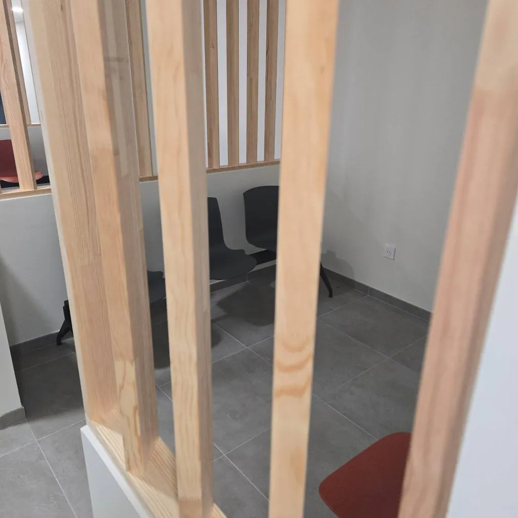 Sièges sur poutre -Salle d'attente et accueil à Vans
