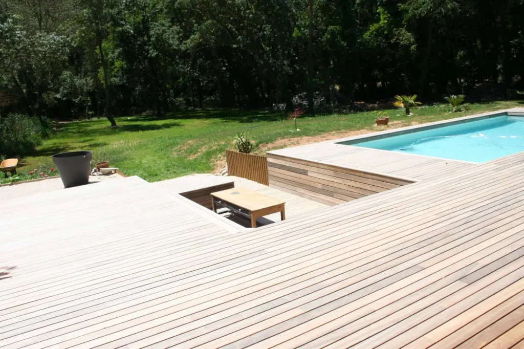 Découvrez les Terrasses en Bois de Padouk Disponibles dans Notre Magasin à Aix-en-Provence