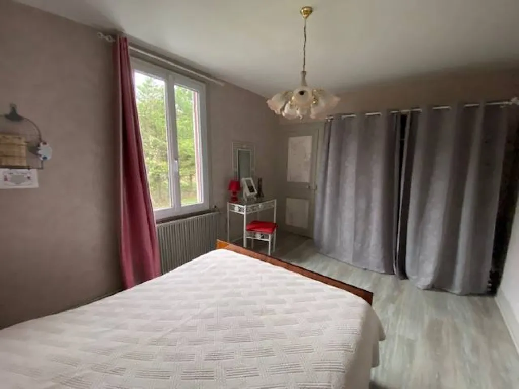 A l'étage vous trouverez un palier, desservant 4chambres