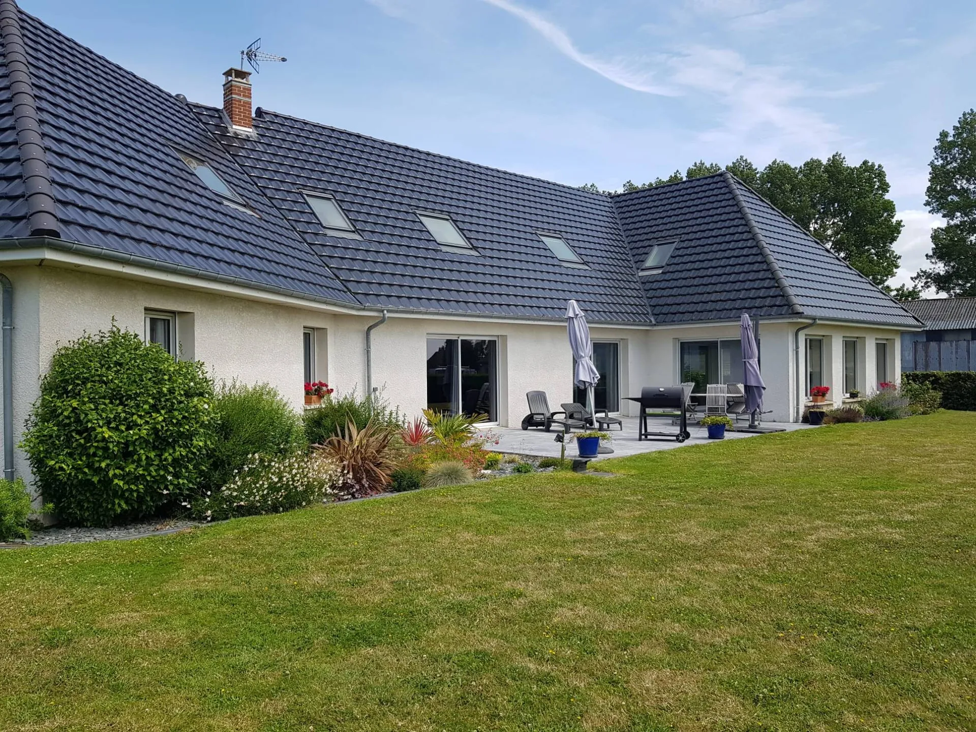 VENDU Maison contemporaine + 2 gîtes et chambre d'hôtes, piscine couverte, Le Tréport, bord de mer en Normandie