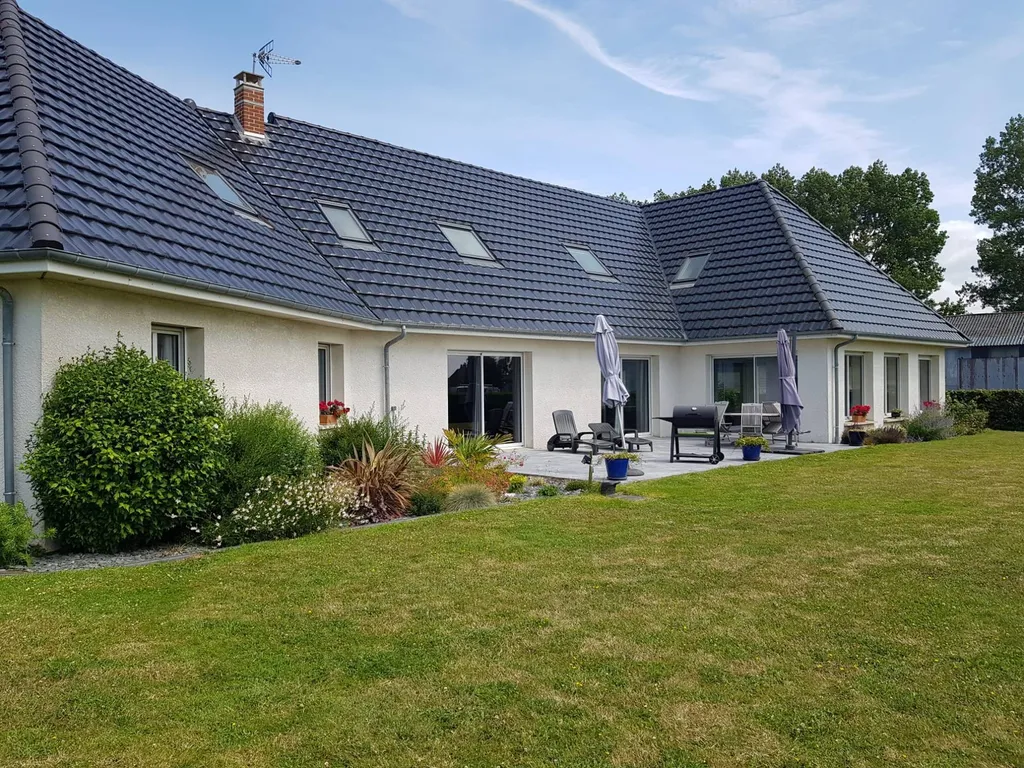 VENDU Maison contemporaine + 2 gîtes et chambre d'hôtes, piscine couverte, Le Tréport, bord de mer en Normandie