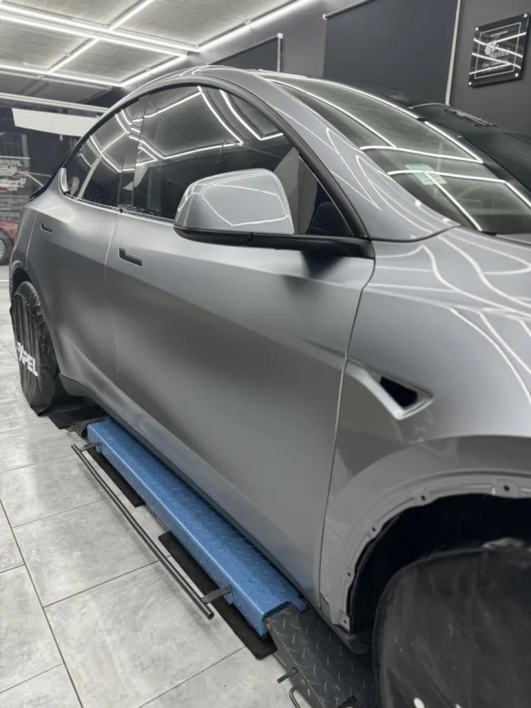 Film de protection voiture XPEL STEALTH - Tesla Y Perfomance sur l’axe Cannes, Nice, Monaco