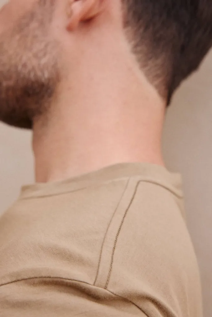 T-shirt JAQK Beau Pic marron froid l'élégance naturelle en coton bio GOTS à Dieppe chez La Suite by Urban Chic 