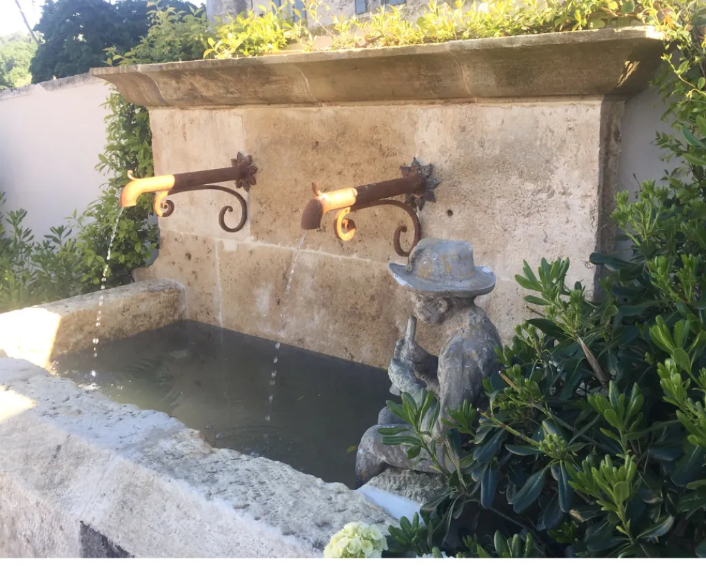 La fontaine du Bistrot le 5 à Ménerbes que j'ai restauré