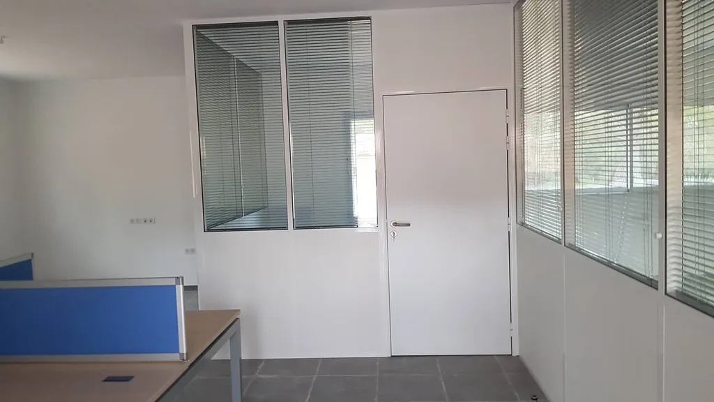 Cloisons amovibles pleines et semi-vitrées à Nîmes