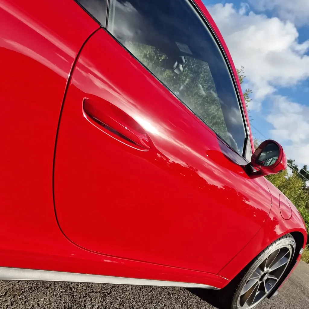 Pose professionnelle de film PPF HydroProTech avec remplacement ciblé et protection avant complète sur Porsche près de Caen