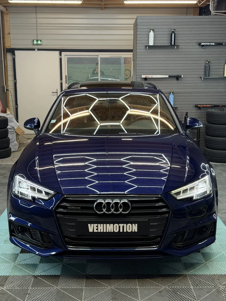 AUDI A 4 AVANT 3.0 TDI QUATTRO / CARPLAY/ SIEGE CHAUFFANT AV/AR / TOIT OUVRANT / B/O / ATTELAGE ELECTRIQUE / STRONIC
