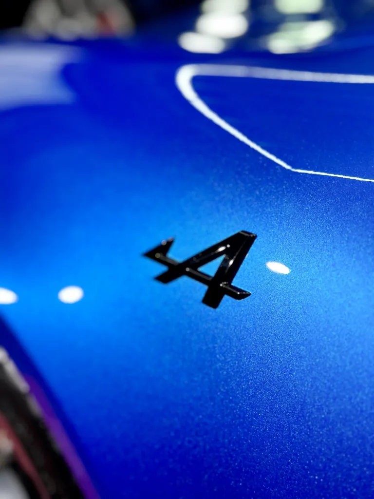 film de protection PPF alpine A110 Lyon traitement céramique protection carrosserie voiture de sport