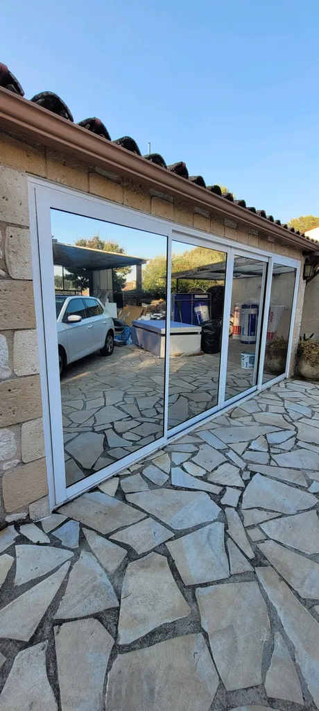 Prestataire de pose film solaire sur bâtiment pas cher dans les Alpes Maritimes 