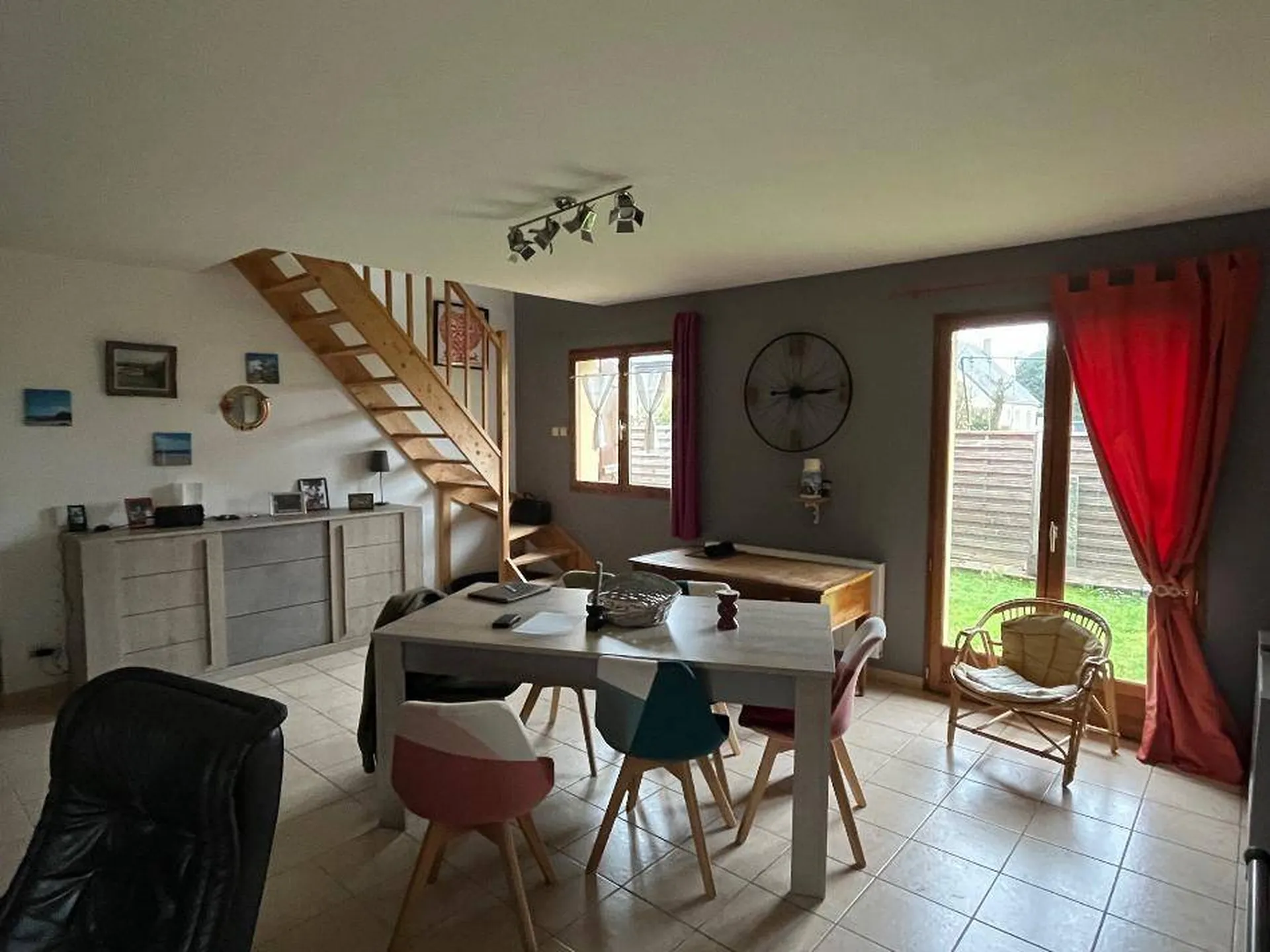 A vendre, pavillon viable de plain pied, situé à vatteville la Rue