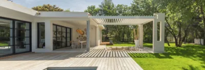 Installation d'une pergola à lames orientables AERO.. sans pieds !