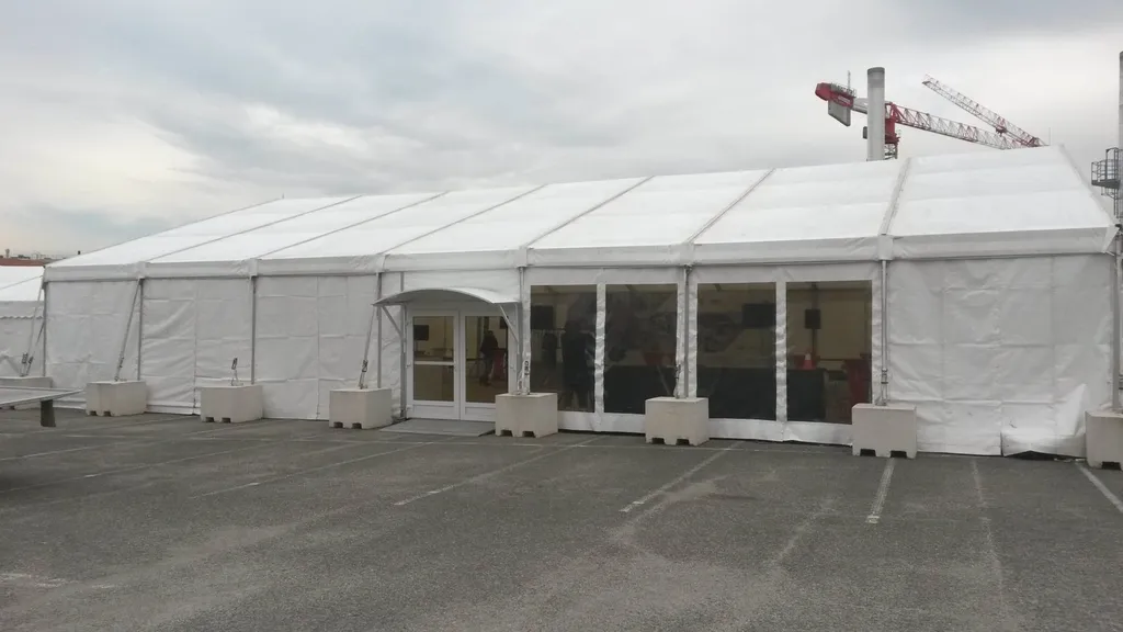 Location Tente de Réception 15x18m – Chapiteau de 270 m² pour Événements et Congrès