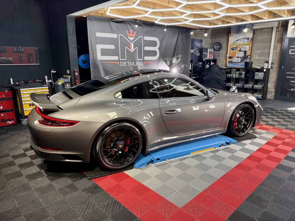 Protection PPF complet Porsche 911 type 991.2 GTS à Limonest près de Lyon avec film haut de gamme et préparation par EMB DETAILING
