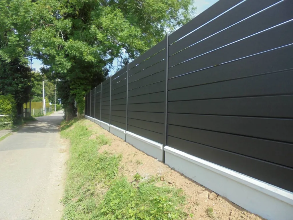 Pose de clôture brise vue en Alu à Bernay 27