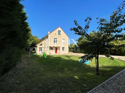 Grande maison à louer à Fourqueux 9 pièces 219 m2, proche lycée international