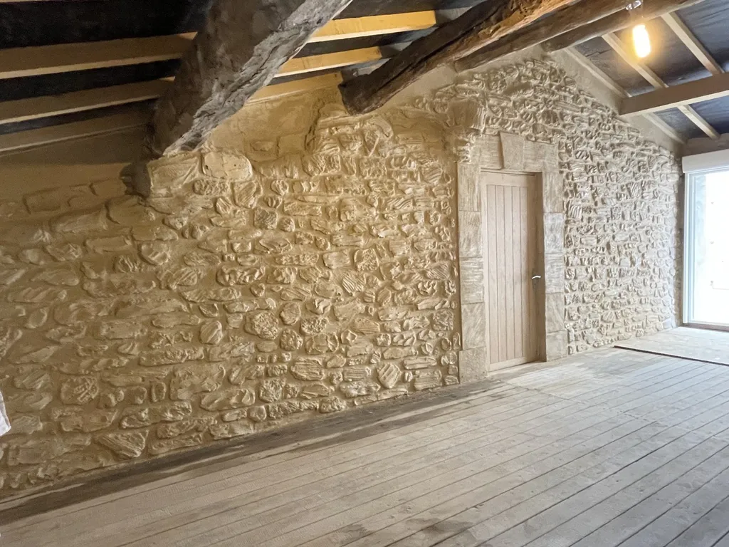 Rénovation des murs d’une chambre parentale à la chaux à Causses et Veyran proche de Béziers dans l’Hérault