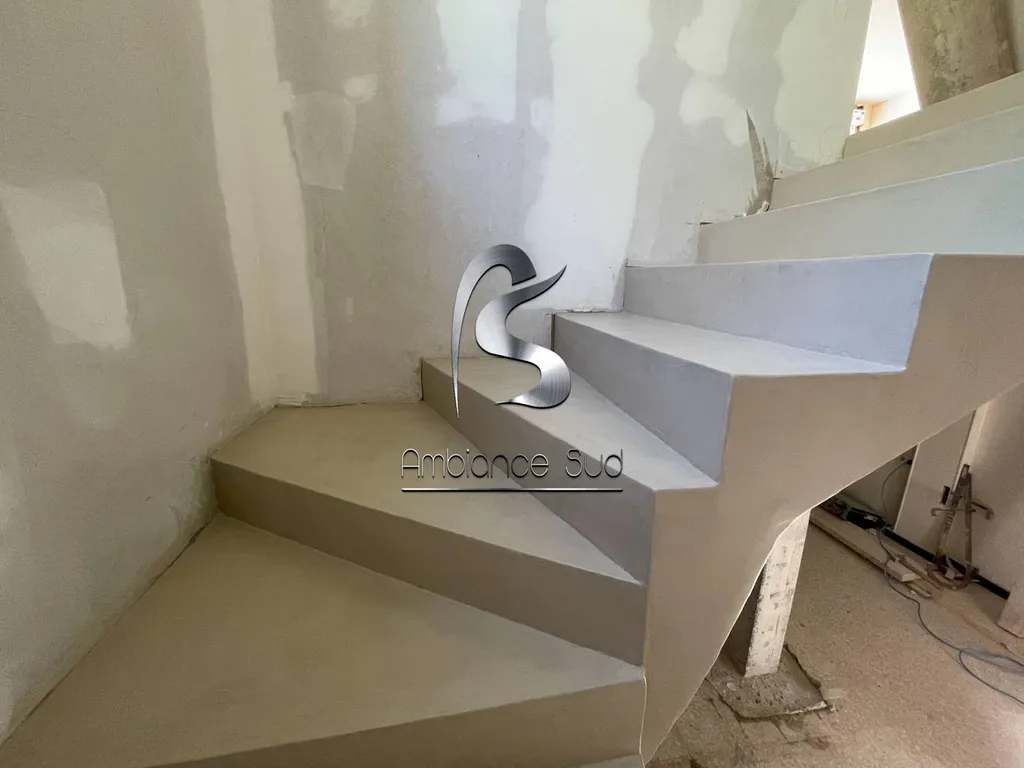 Relooker un escalier avec du béton ciré