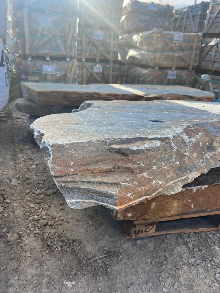 Dalle quartzite geante